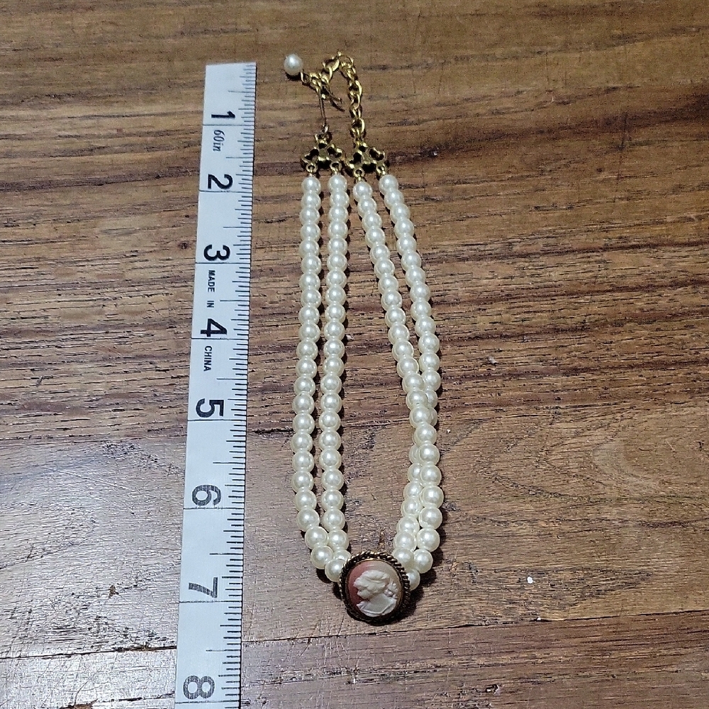 Vintage Pearl Cameo Choker - Picture 4 of 4